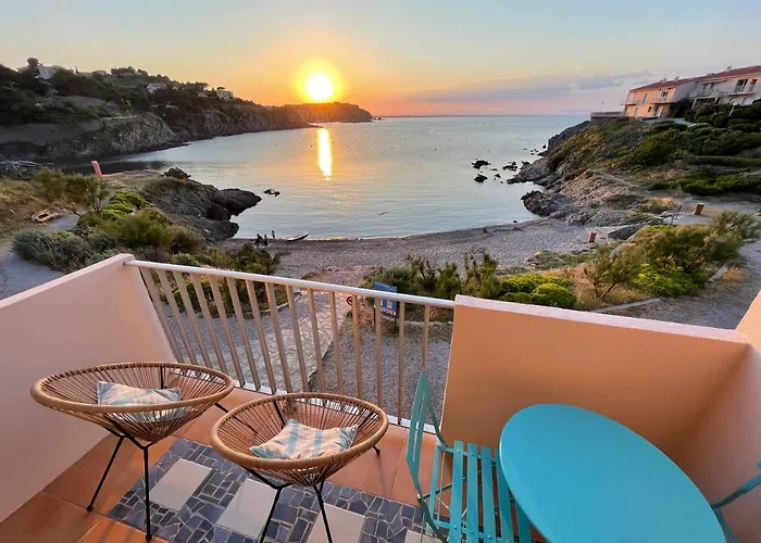 AZUR-Les pieds dans l\'eau-Vue sur Mer et Clocher de Collioure en toile de fond - WIFI - PARKING
